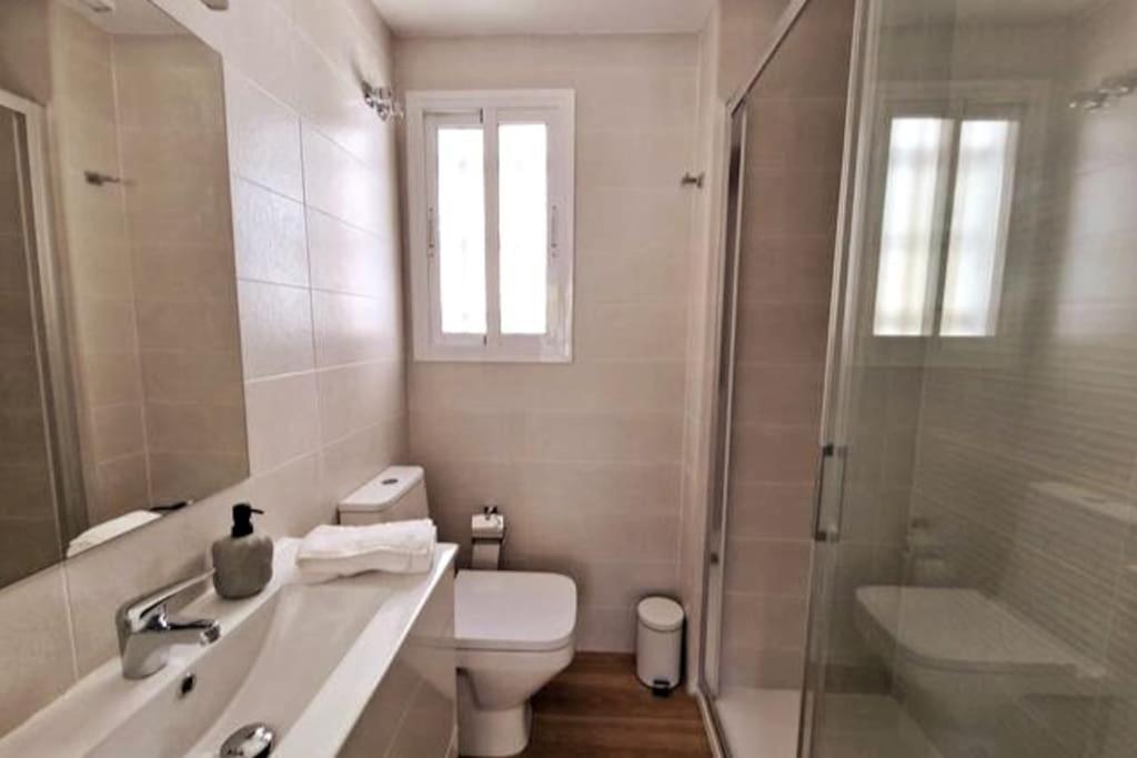 Moderno Apartamento Sevilla Zona Nervion. Wifi/Ac Sevilha Exterior foto